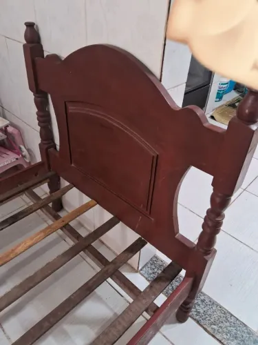 Cama de madeira
