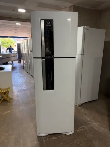 GELADEIRA ELECTROLUX MODERNA 420 LITROS FROST FREE