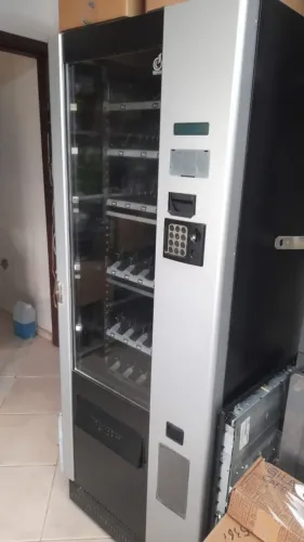 Maquina Vending Snacks e Bebidas