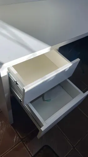Vende-se caixa comercial em ótimo estado semi novo
