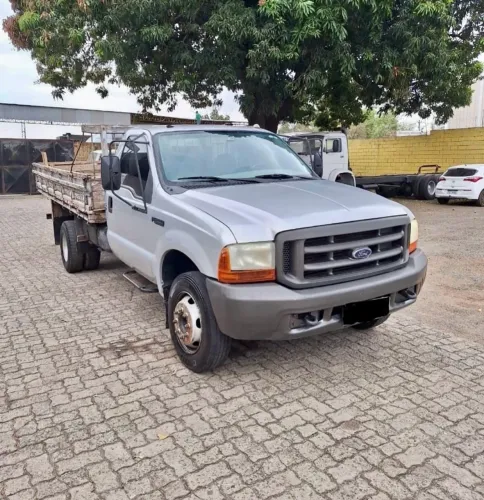 F4000 2004 ( FINANCIA ) NA CARROCERIA DE MADEIRA 