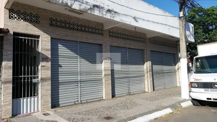 Casa 2º Andar 180m² 3 suítes sala 03 ambientes e varandão - Lojão no térreo com 260m² Em A
