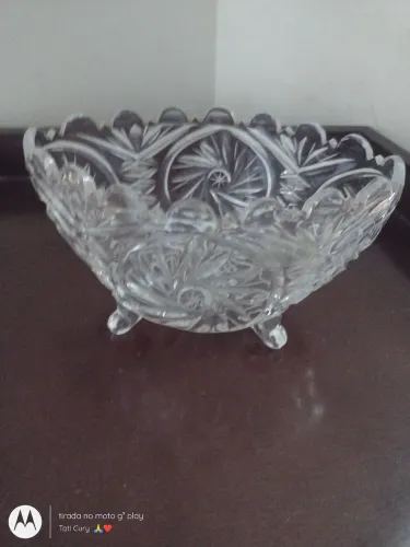 Vendo lindo centro de mesa estilo floreira de cristal lapidado
