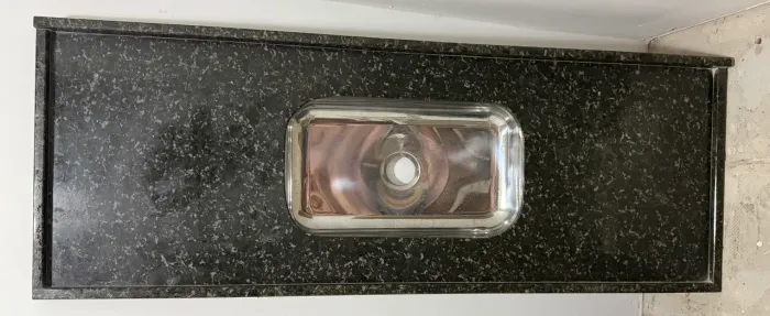 Nova Pia de granito 1,50 x 55 com cuba de inox