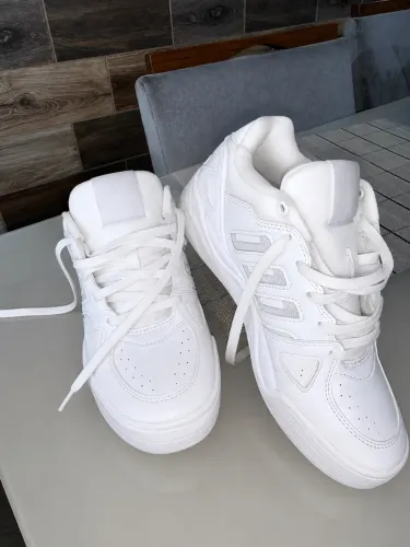 Tênis adidas branco