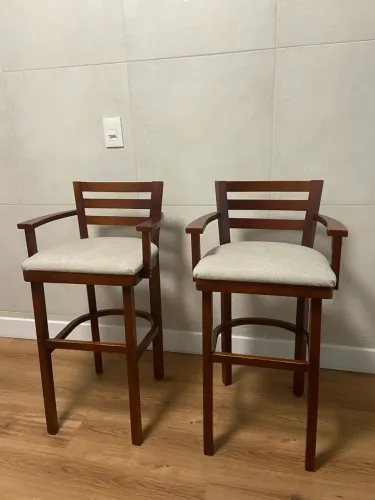 Banquetas madeira 250 Reais Cada 