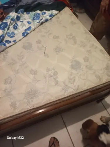 Cama e colchão 