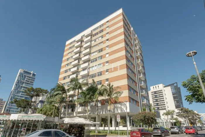 APARTAMENTO À VENDA COM 3 QUARTOS NA PRACINHA DO BATEL
