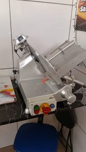 Máquina de cortar frios