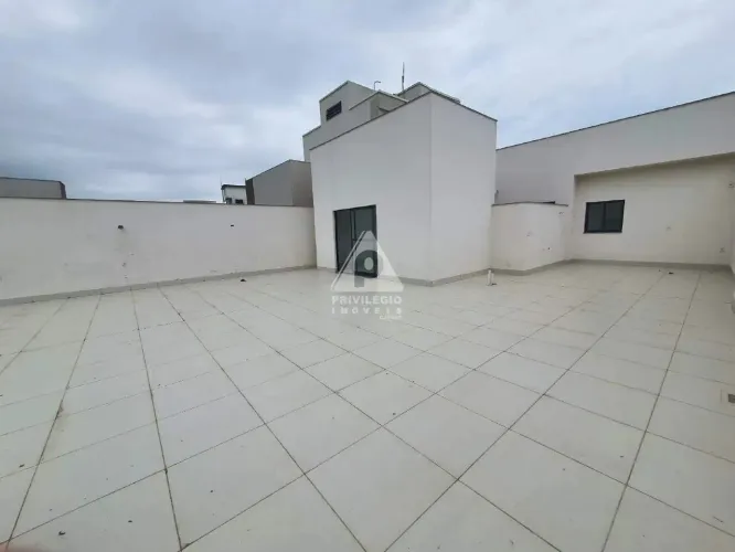 Cobertura Linear com 3 Quartos e 2 suítes à Venda, 240 m² no Recreio dos Bandeirantes.