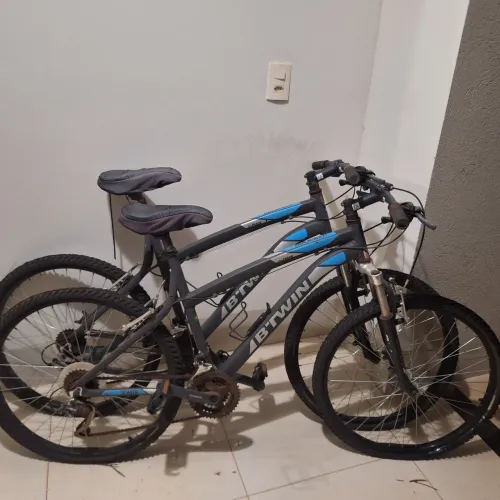 Bike Rockeider B-Twin - 2 unidades, sendo uma Aro 26 e a outra Aro 24