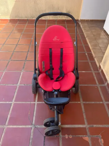 Carrinho de Bebê Quinny Moodd Vermelho - Excelente Estado