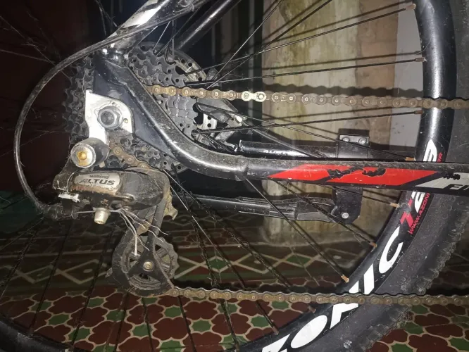 Bicicleta First aro 29( leia a descrição )