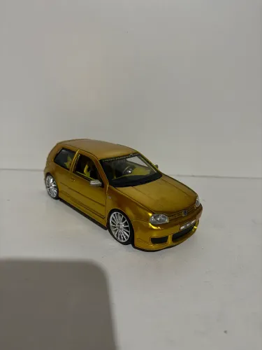 Miniatura Golf R32 Dourado 1/24