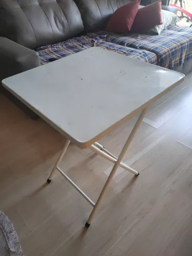 Mesa de metal