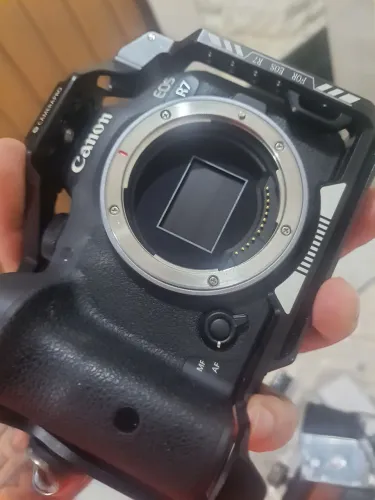 Canon R7