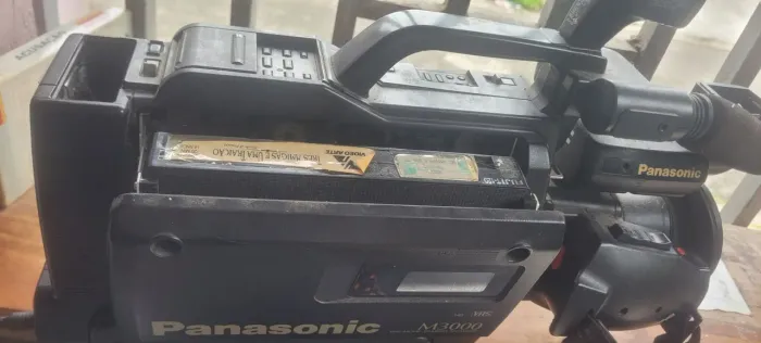Câmera clássica Panasonic m3000 ainda liga recolhe fita