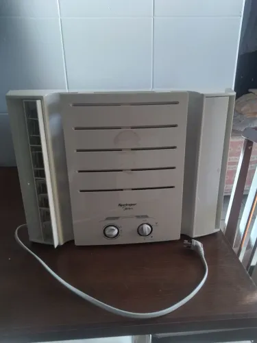 Ar condicionado Springer 10.000 BTU semi novo perfeito.