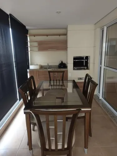 Mesa com 6 cadeiras em Madeira com tampo de Vidro