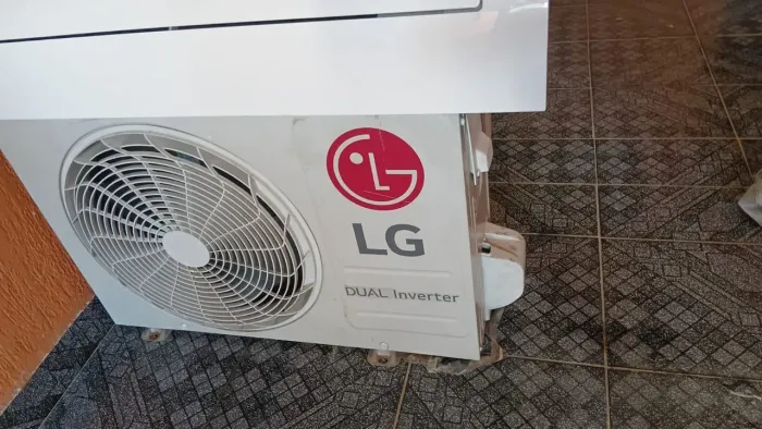 Ar condicionado semi novo funcionando 127 volts 