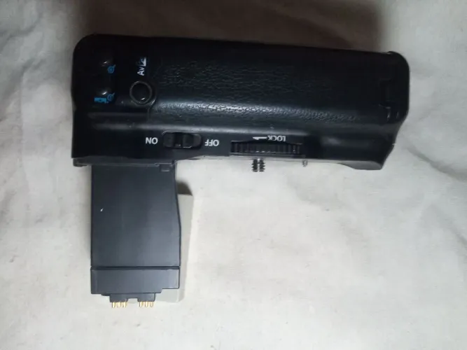 Batery grip Canon LP-E8E