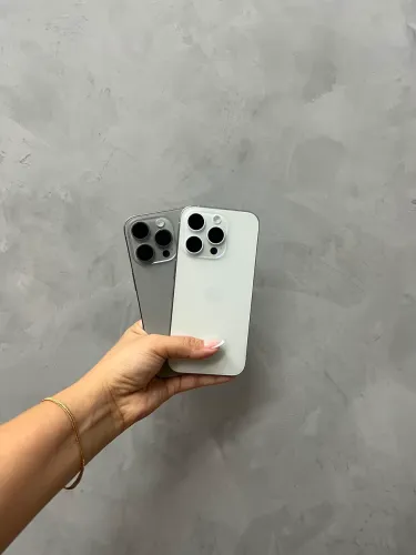 ? iPhone 15 Pro 128gb impecável 85% Natural e Branco 