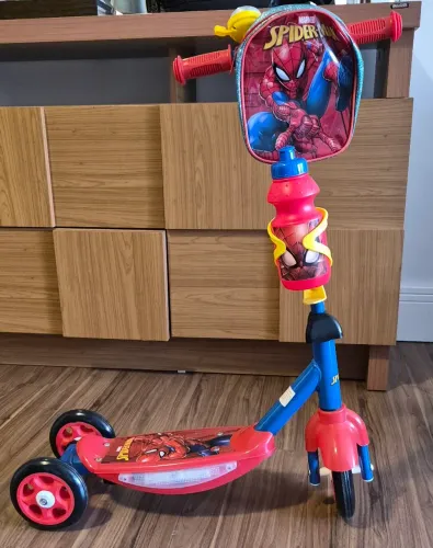 Patinete Homem Aranha