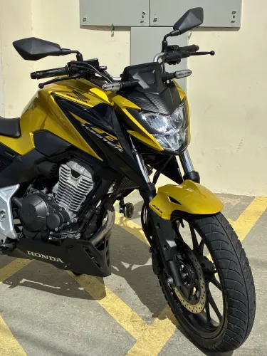 Cb300F sem detalhes  CB 300F