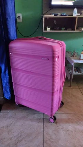 Vendo mala 32kg rosa nova nunca usada.