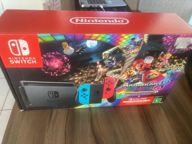 Vendo Nintendo Switch V2 impecável