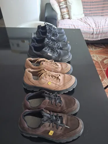 Brechó de roupa de trabalho fardas , calçados como botas, calça , blusas ,etc..