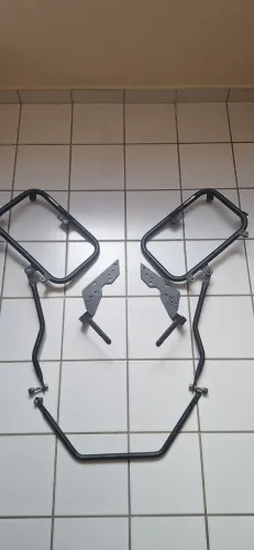 Bagageiro para baús laterais da Sahara 300