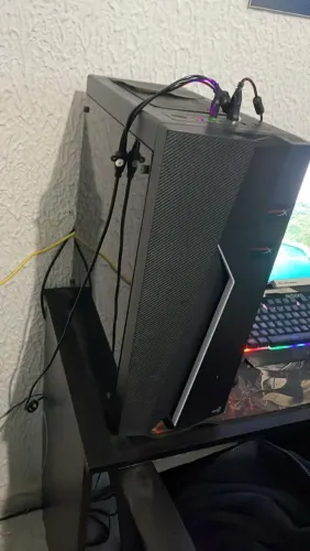 PC gamer com monitor.