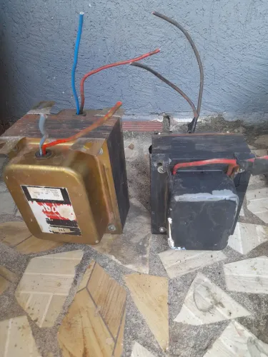 vendo 2 transformadores de 110 pra 220