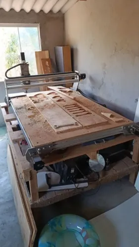 Router CNC - 150x100 em Alumínio com Cremalheiras e Fuso de Esfera + Spindle de 3cv
