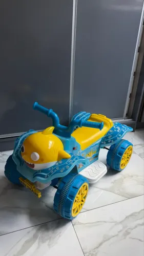 Quadriciclo elétrico infantil