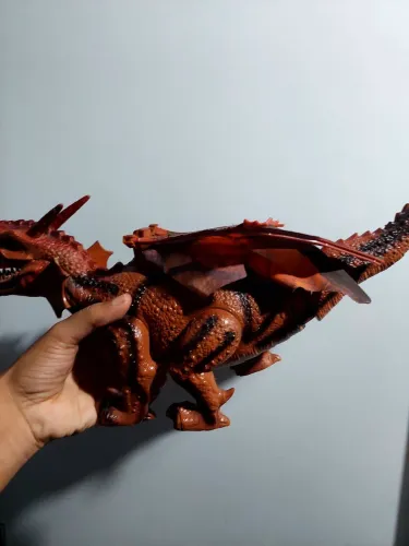 Dragon bate asas
