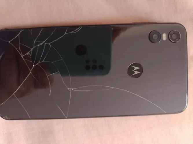 Celular Motorola pra retirar as peças 