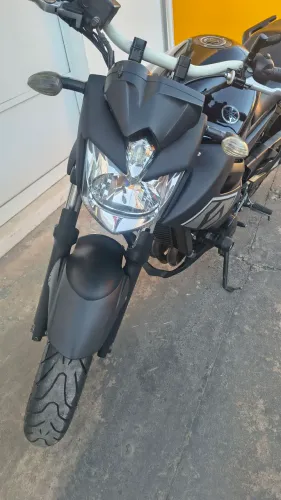 Xj6 preta sem marcas de uso