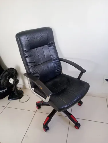 Cadeira Presidente em Couro (Seminova) - Base Gamer Reforçada e Muito Conforto