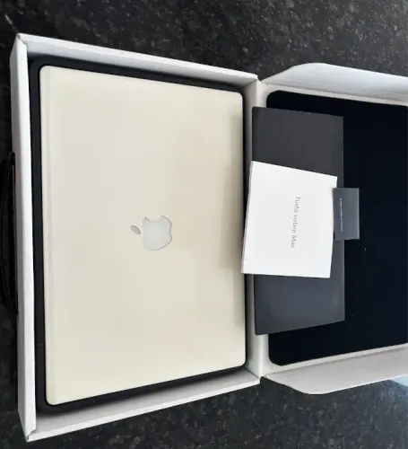 MacBook White 2010 (Não Liga) + Caixa e Carregador Originais - Carcaça Impecável