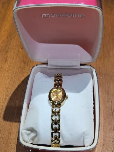 Relógio Mondaine feminino