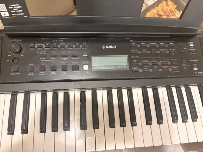 Teclado YAMAHA PSR-E383