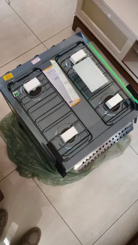 Fogão 4 Bocas Atlas Coliseum Plus Preto a Gás com Mesa de Inox e Forno de 50 Litros