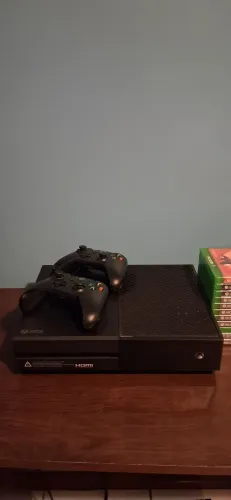 Xbox One 500gb + 2 controles + varios jogos
