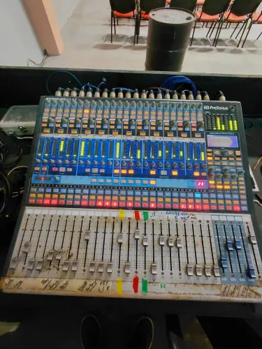 Mesa som presonus studiolive 24.4.2 24 canais
