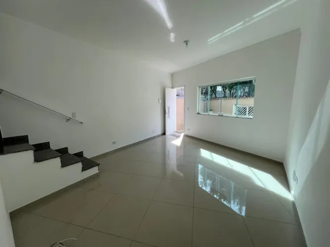 Sobrado para alugar com 180m², 2 quartos e 2 vagas