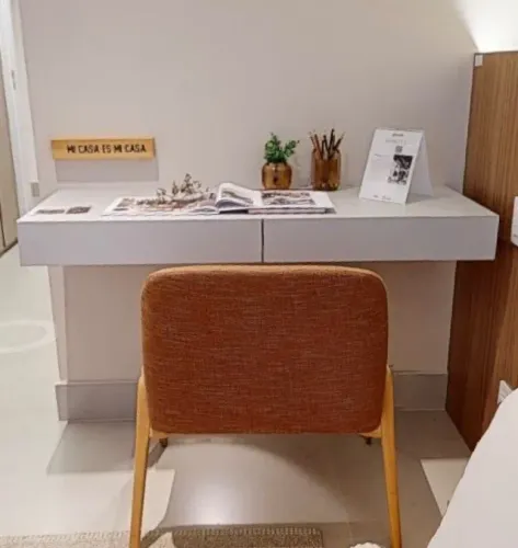 Bancada de estudo ou penteadeira