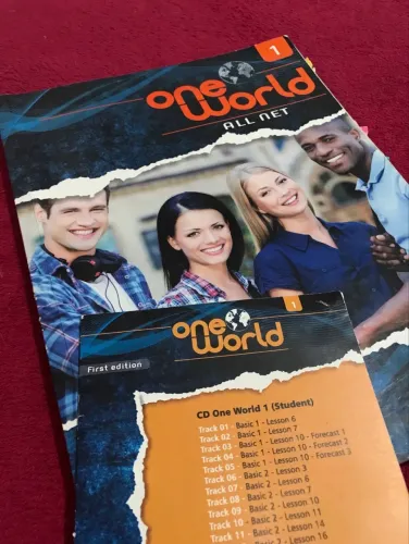 Livro de Inglês + CD - One World 1 (all net)