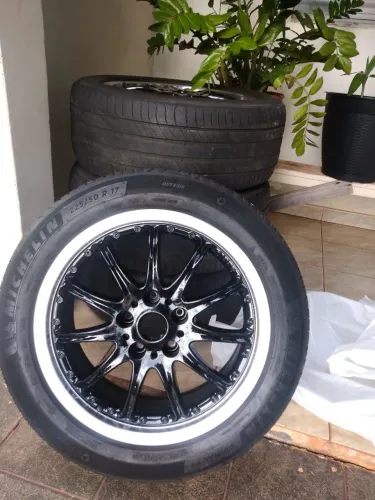 Rodas binno 17x5 com os pneus Michelin 